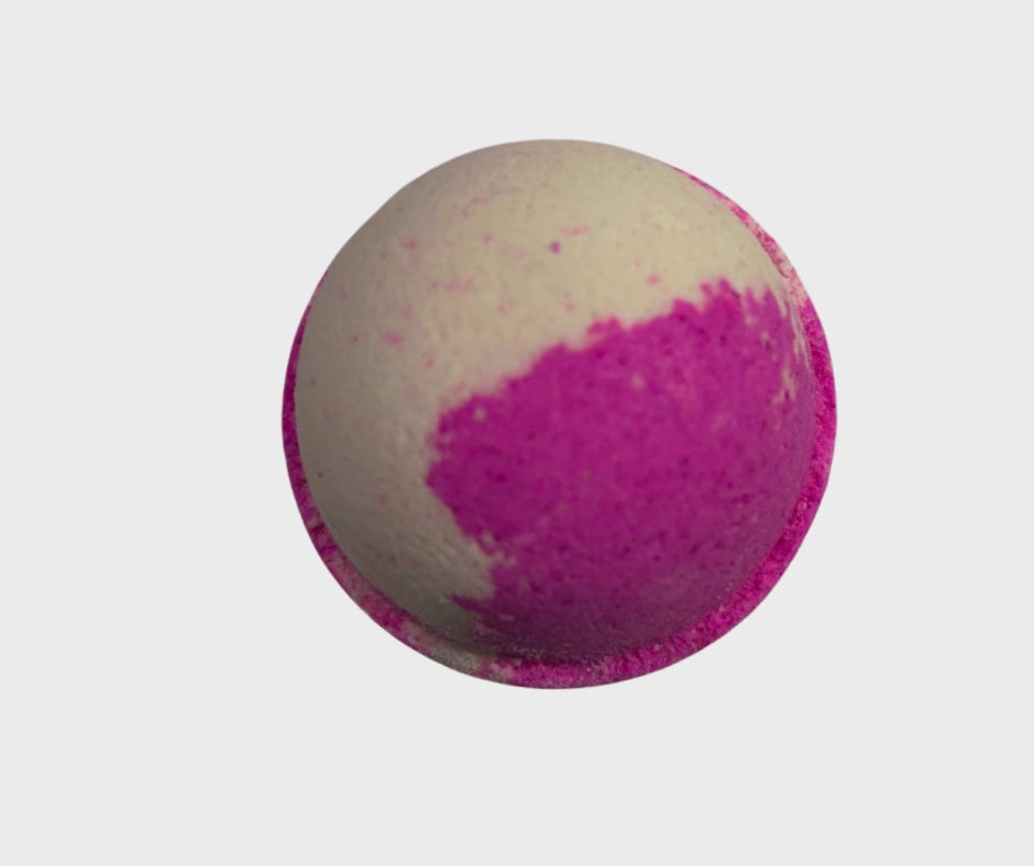 holly berry & plum bath bomb